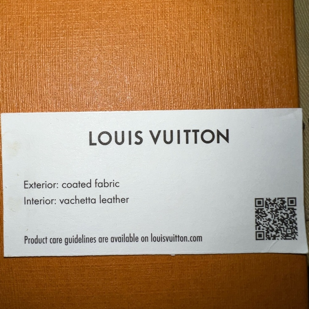 Authentic Louis Vuitton 4 key holder w/ authentication card. - Picture 10 of 10